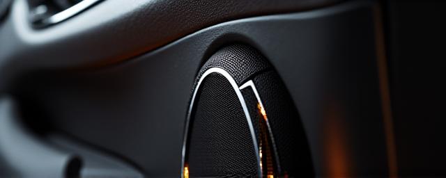 Componentes de audio premium instalados en un interior de coche